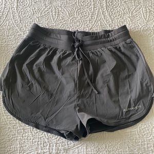 Alphalete active short